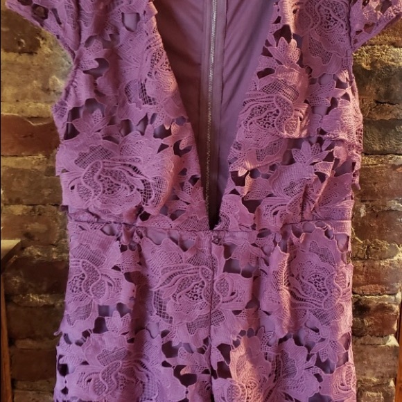 Super cute and girly lace deep v romper NWOT - Picture 3 of 6